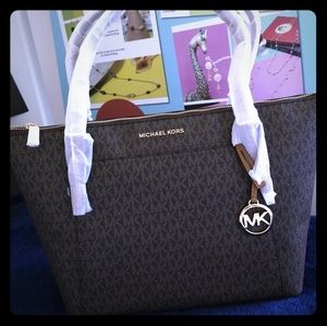 Michael Kors Ciara MK Signature